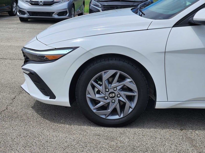 2024 Hyundai Elantra - Image 8