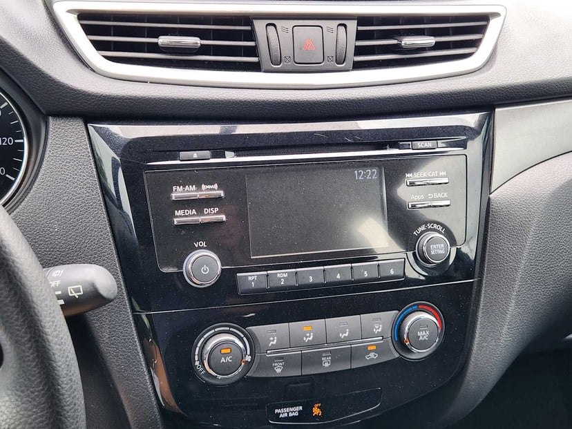 2016 Nissan Rogue - Image 16