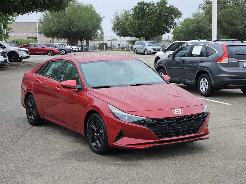 2023 Hyundai Elantra - Image 3