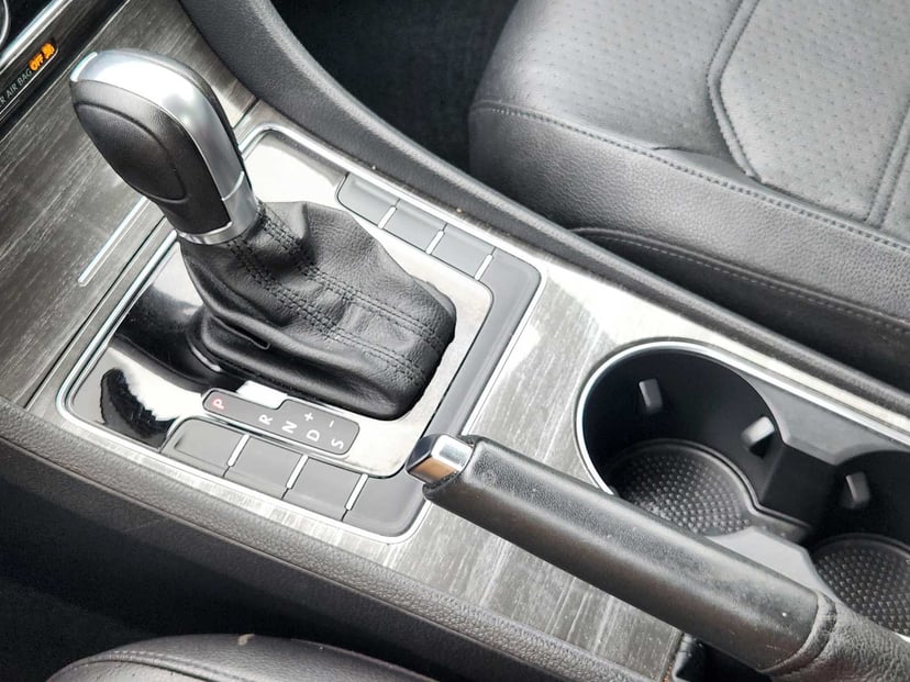 2016 Volkswagen Passat - Image 20