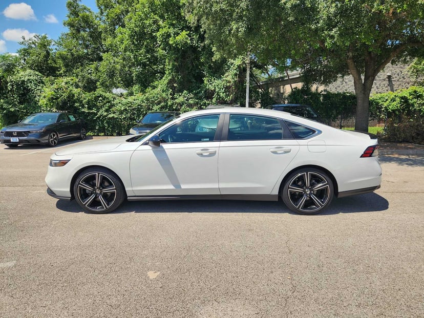2023 Honda Accord Hybrid - Image 3