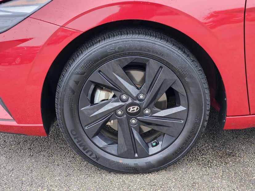 2023 Hyundai Elantra - Image 9