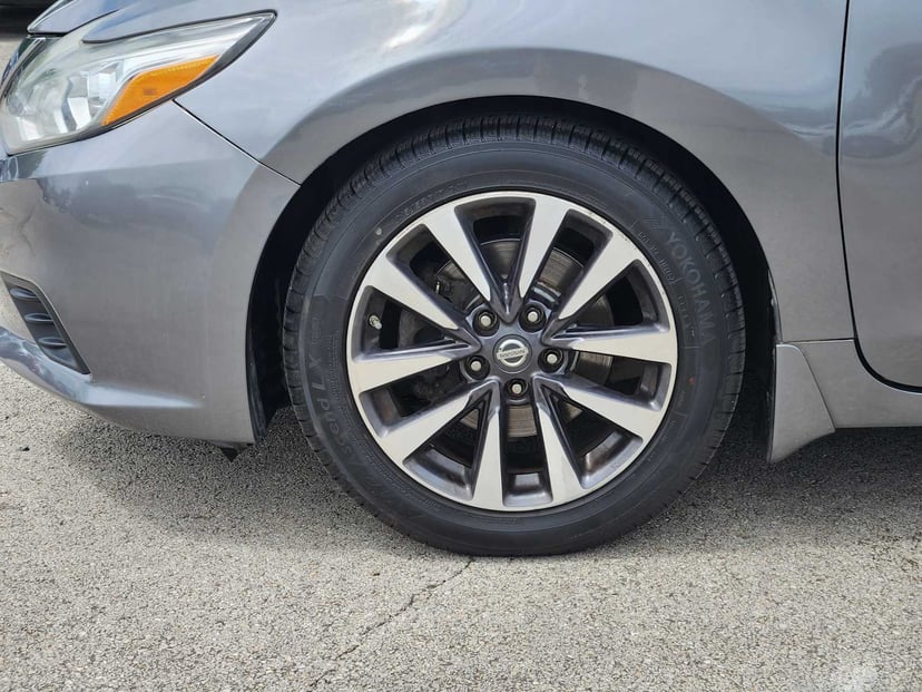 2016 Nissan Altima - Image 9