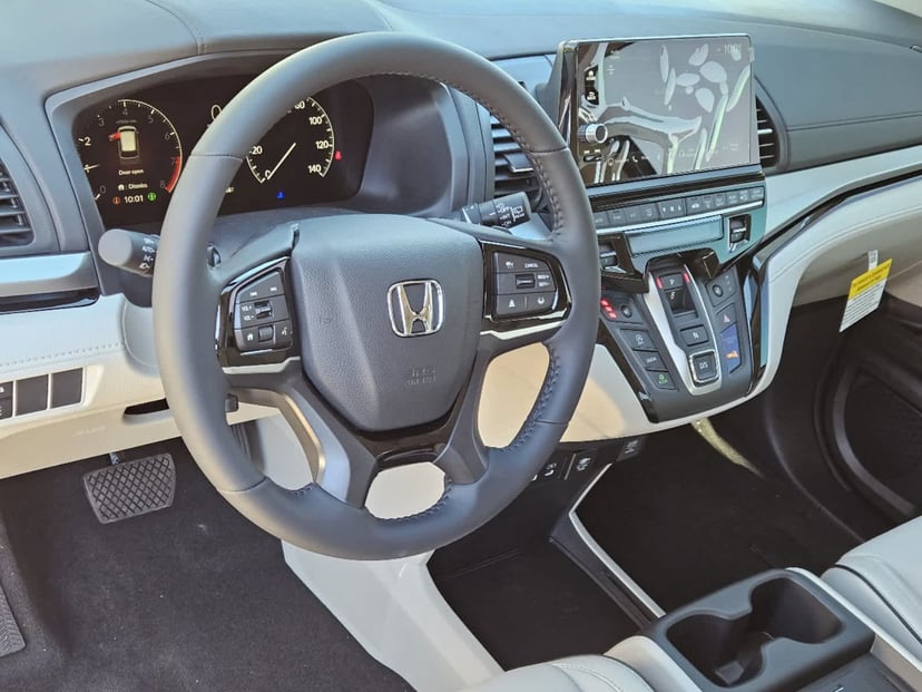 2026 Honda Odyssey - Image 2