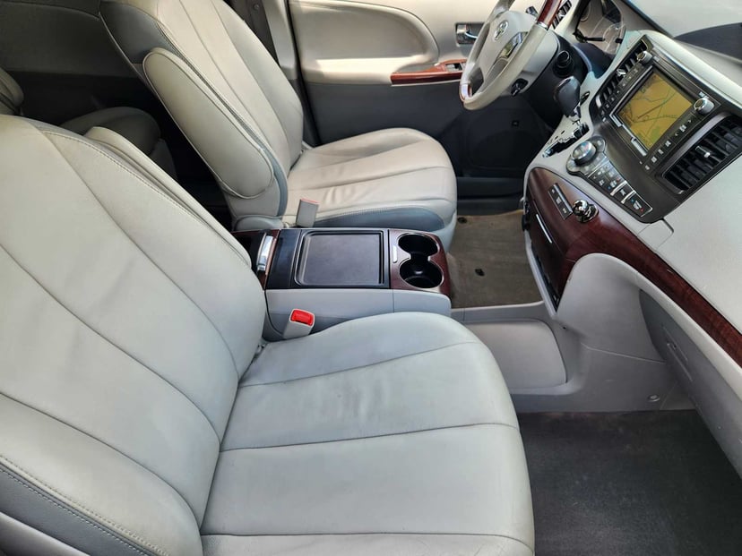 2014 Toyota Sienna - Image 13