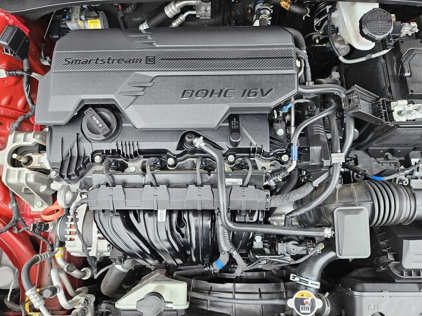 2023 Hyundai Elantra - Image 28