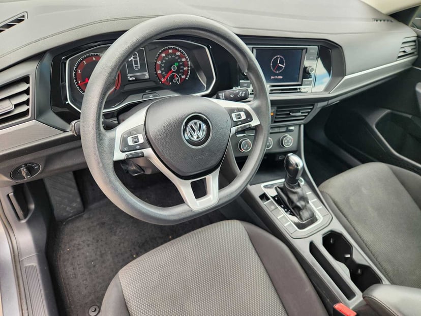 2019 Volkswagen Jetta - Image 2