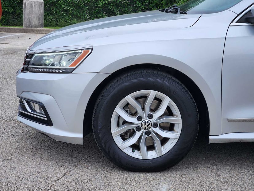 2016 Volkswagen Passat - Image 8