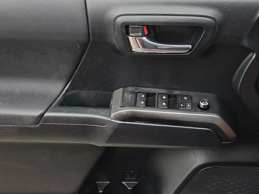 2016 Toyota Tacoma - Image 22