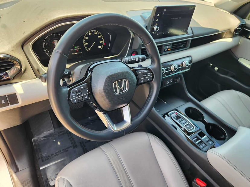 2023 Honda Pilot - Image 2