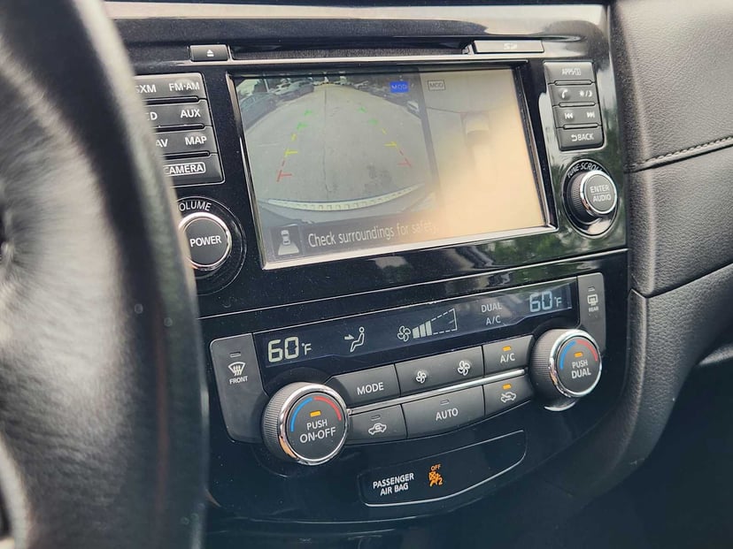 2017 Nissan Rogue - Image 18