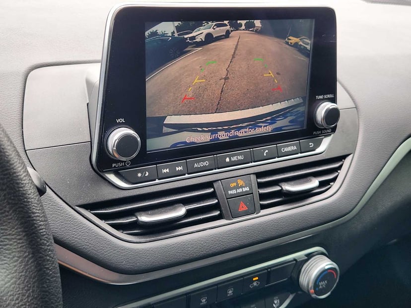 2021 Nissan Altima - Image 18