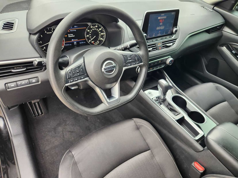 2021 Nissan Altima - Image 2
