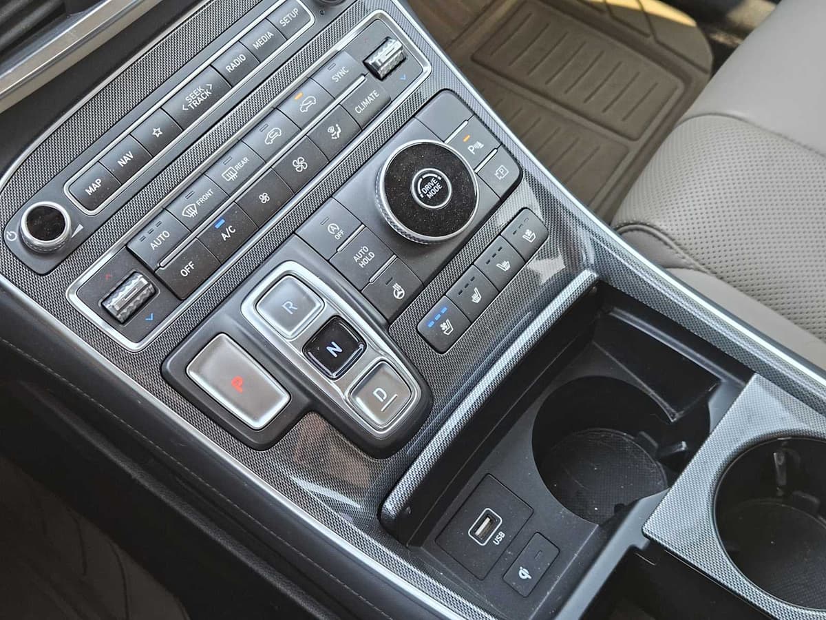 2022 Hyundai Santa Fe - Image 19