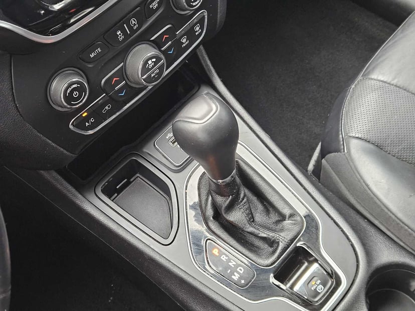 2019 Jeep Cherokee - Image 20