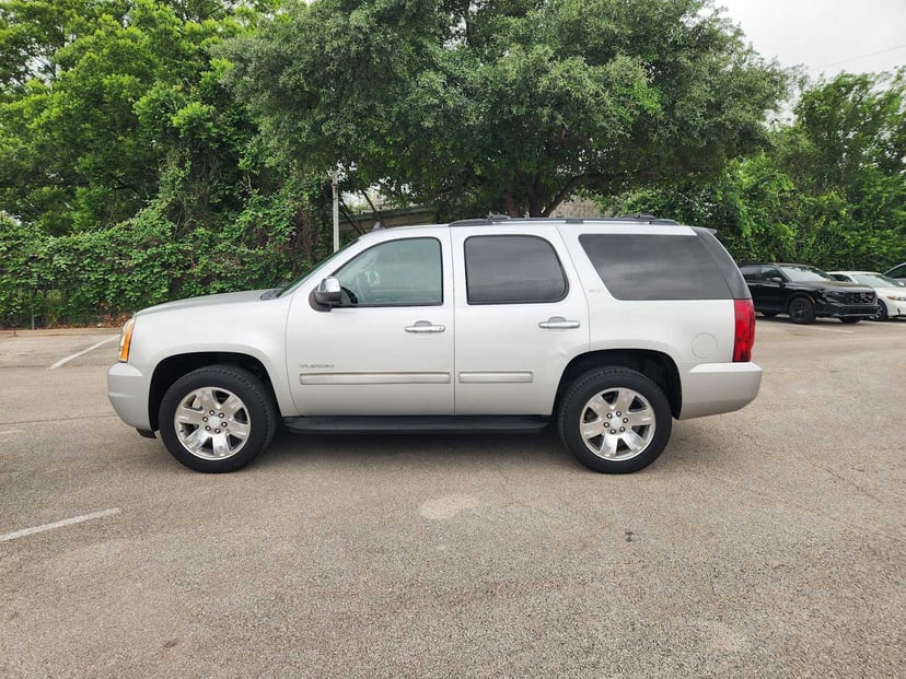 2011 GMC Yukon - Image 4