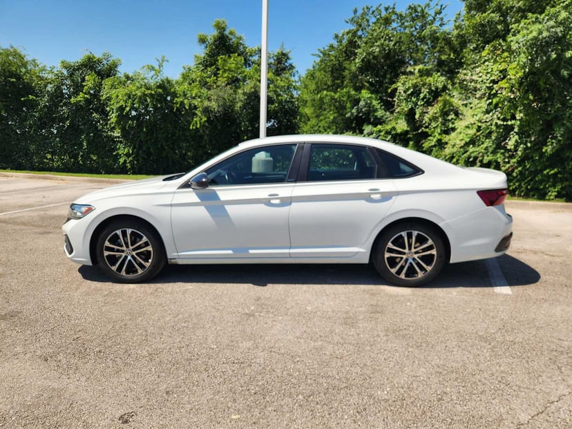 2023 Volkswagen Jetta - Image 4