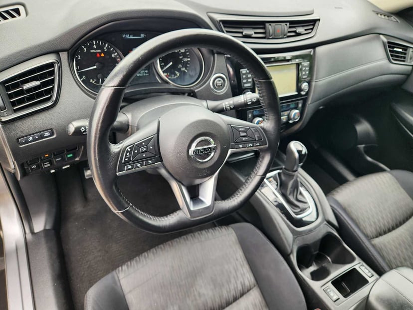 2017 Nissan Rogue - Image 2