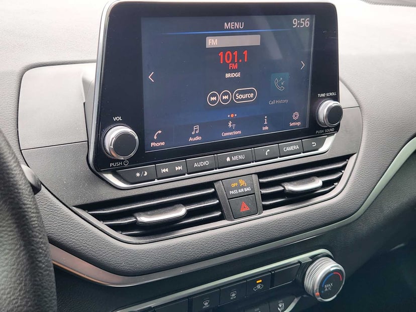 2021 Nissan Altima - Image 17