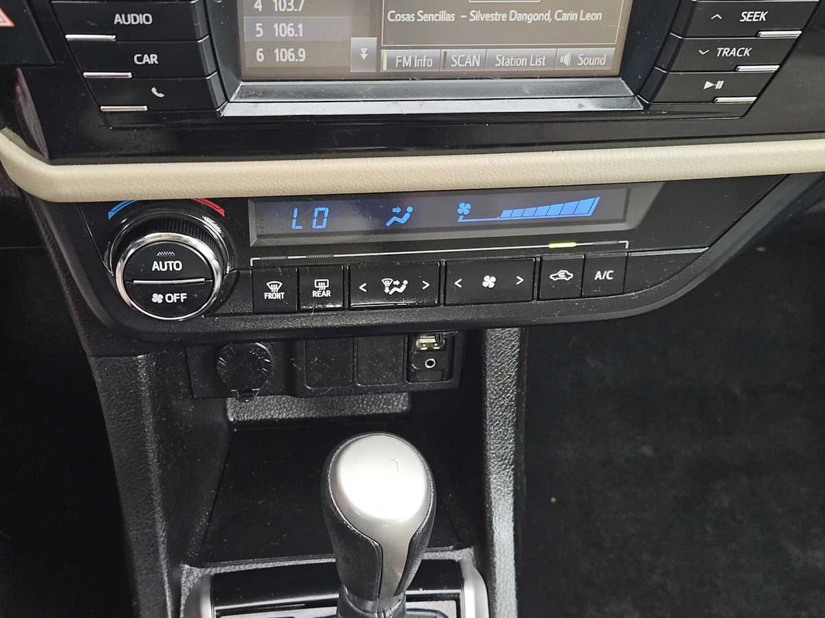 2014 Toyota Corolla - Image 20