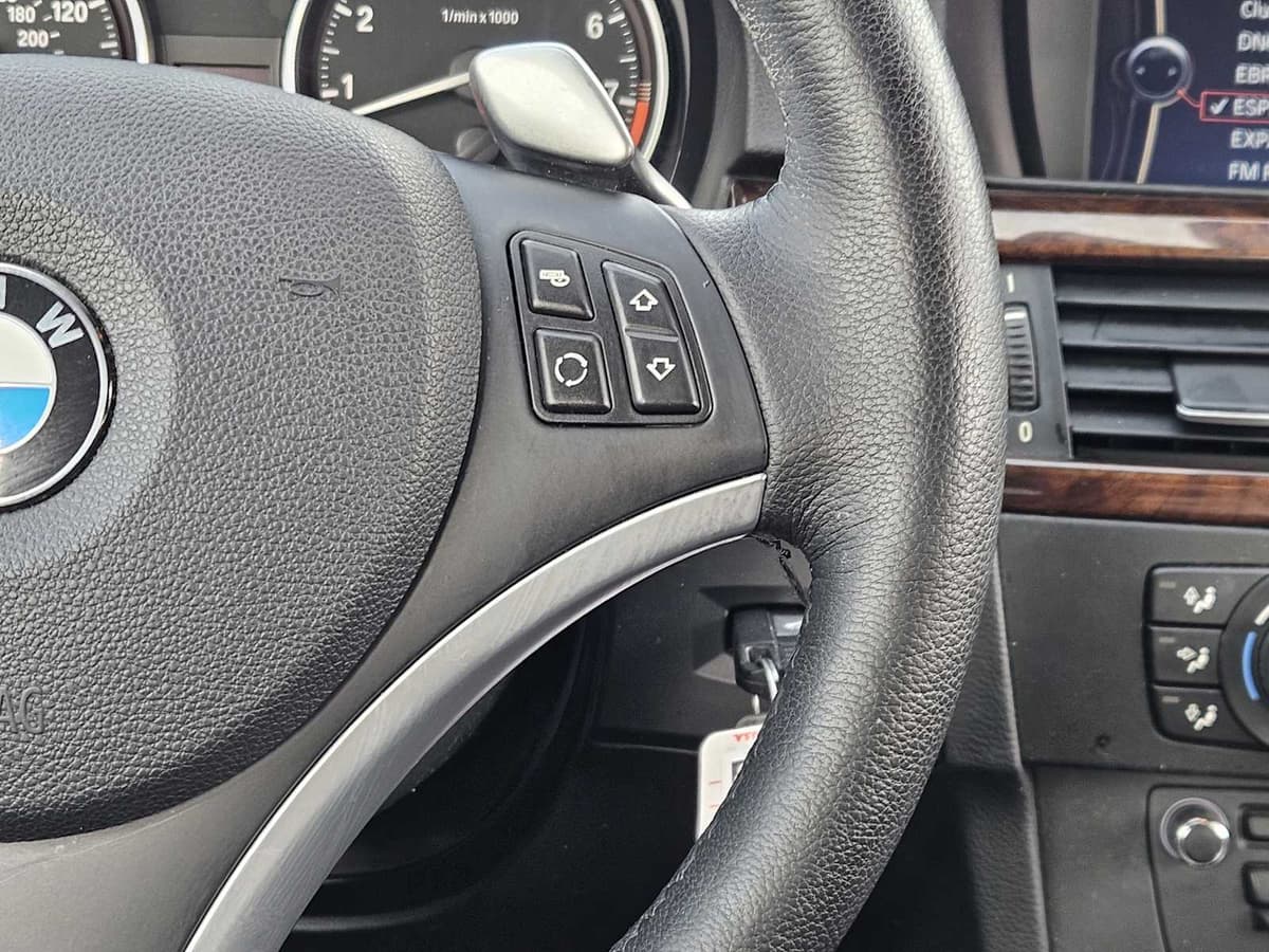 2009 BMW 335i xDrive - Image 27