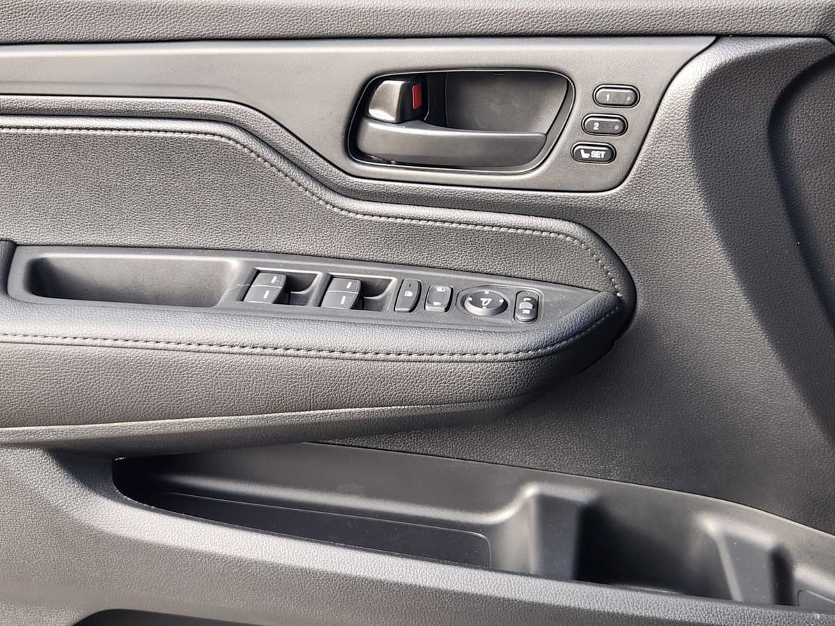 2026 Honda Odyssey - Image 18