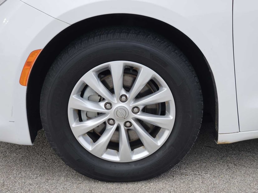 2018 Chrysler Pacifica - Image 9