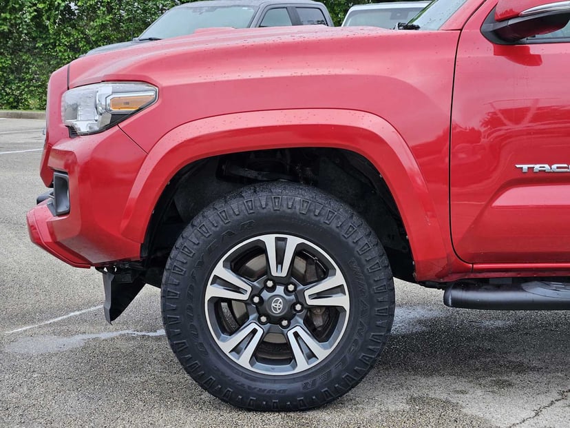 2016 Toyota Tacoma - Image 8