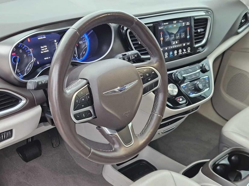 2018 Chrysler Pacifica - Image 2