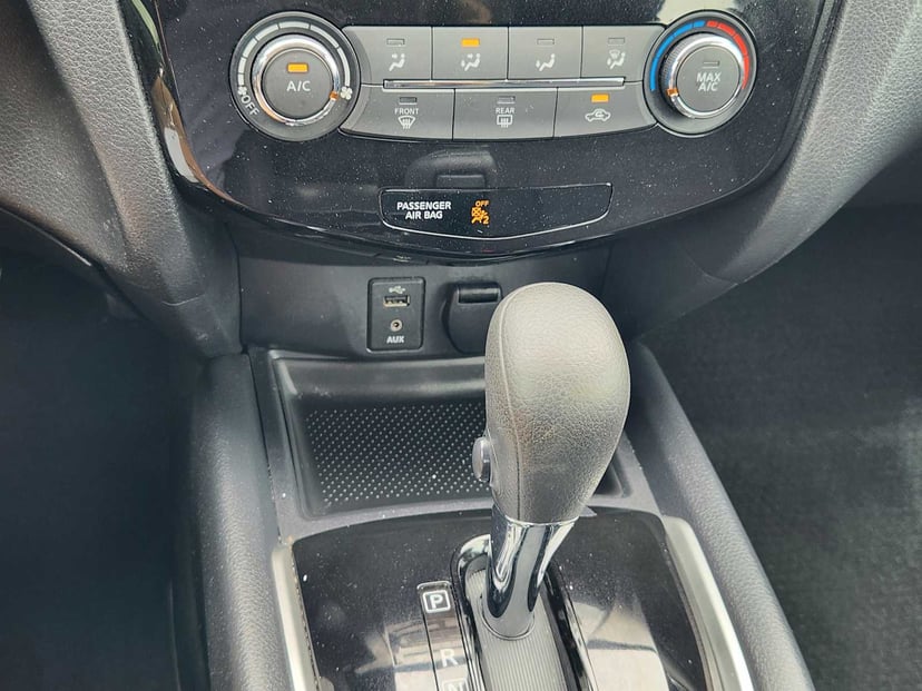 2016 Nissan Rogue - Image 18