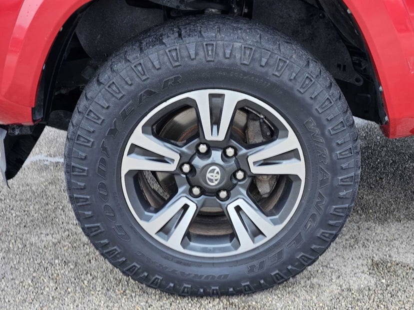 2016 Toyota Tacoma - Image 9
