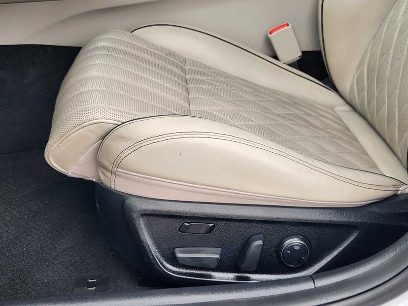 2019 Genesis G70 - Image 24