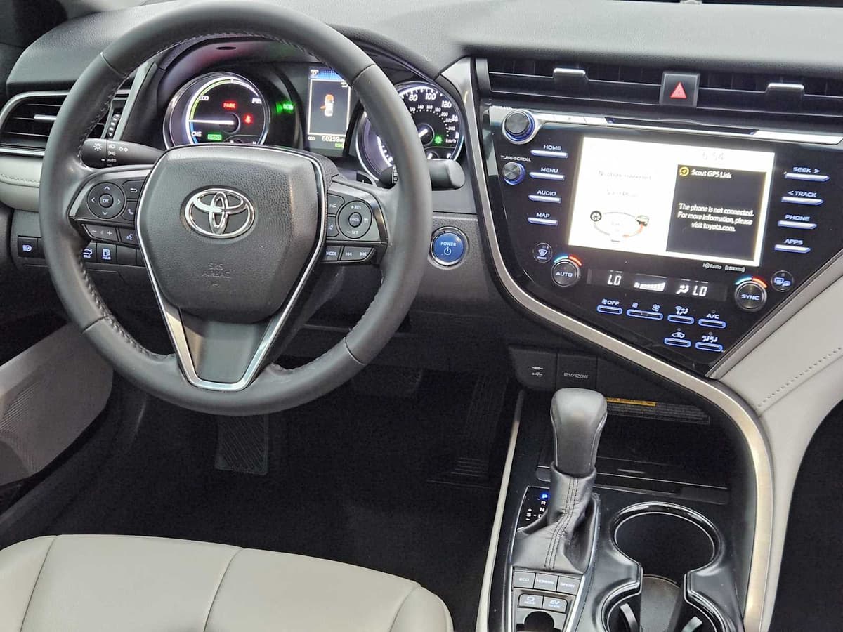 2019 Toyota Camry - Image 26