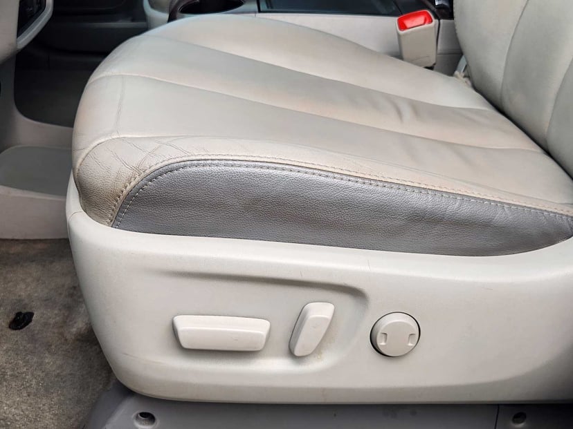 2014 Toyota Sienna - Image 23