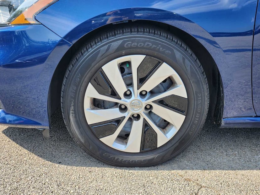 2019 Nissan Altima - Image 9