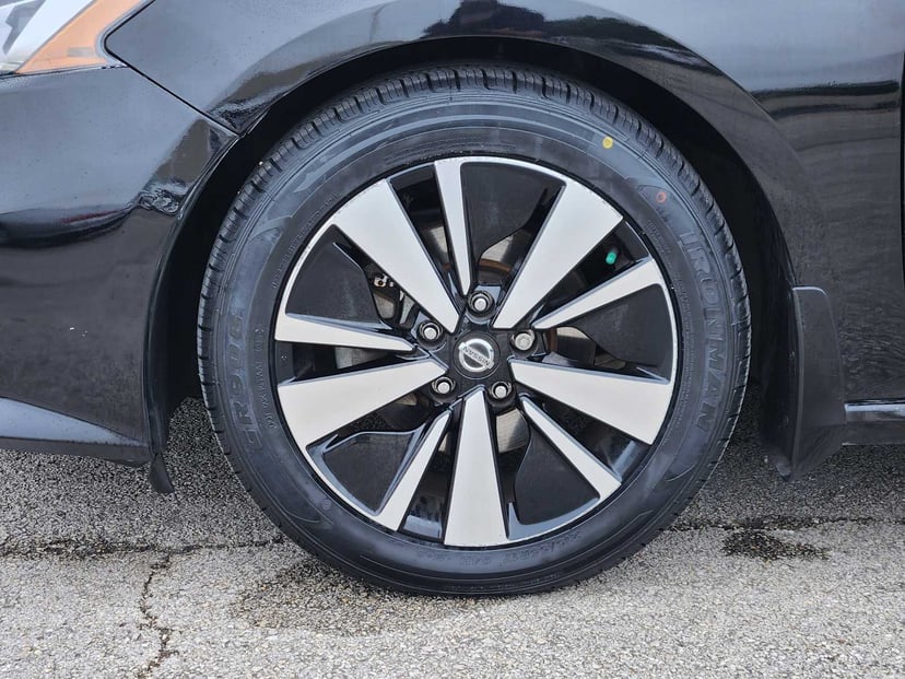 2021 Nissan Altima - Image 9