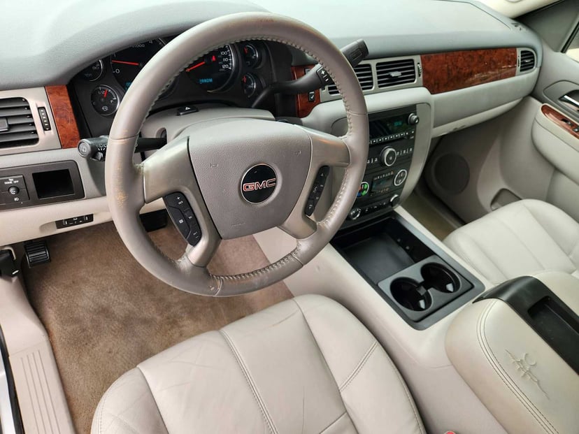 2011 GMC Yukon - Image 2