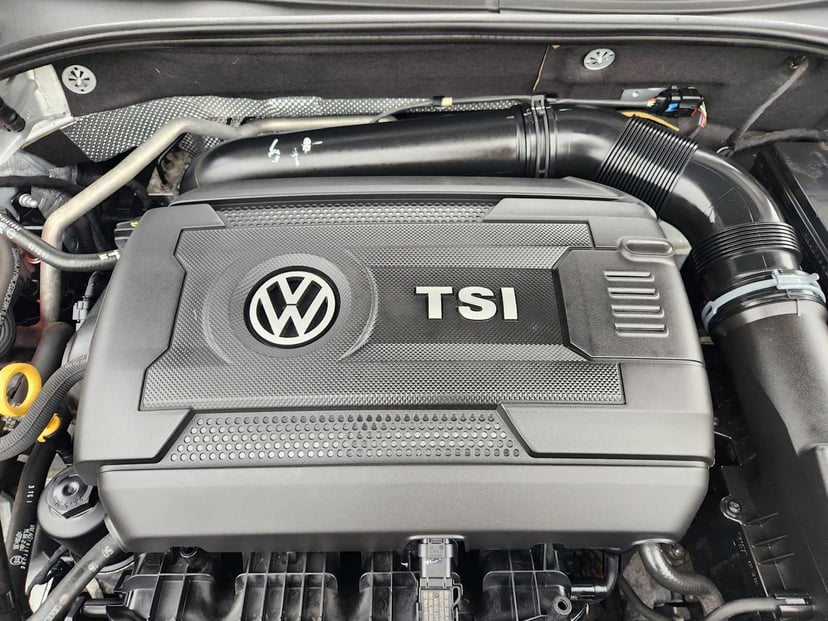 2016 Volkswagen Passat - Image 32