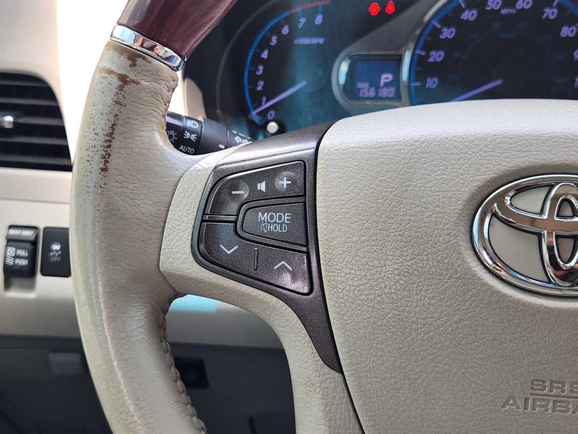 2014 Toyota Sienna - Image 27