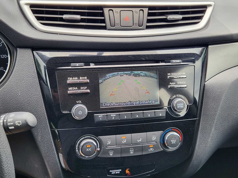 2016 Nissan Rogue - Image 17