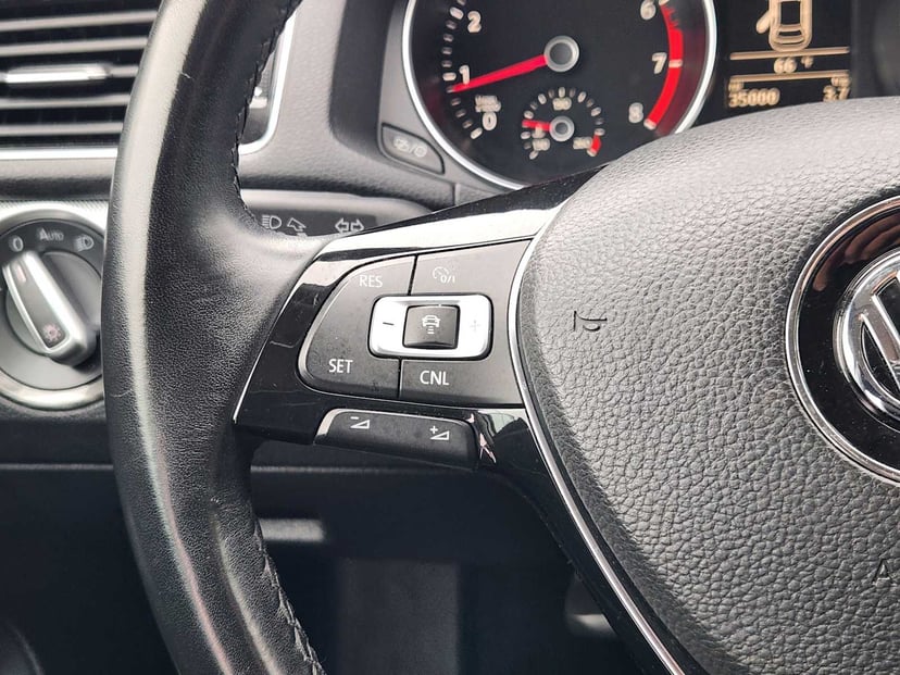 2016 Volkswagen Passat - Image 28