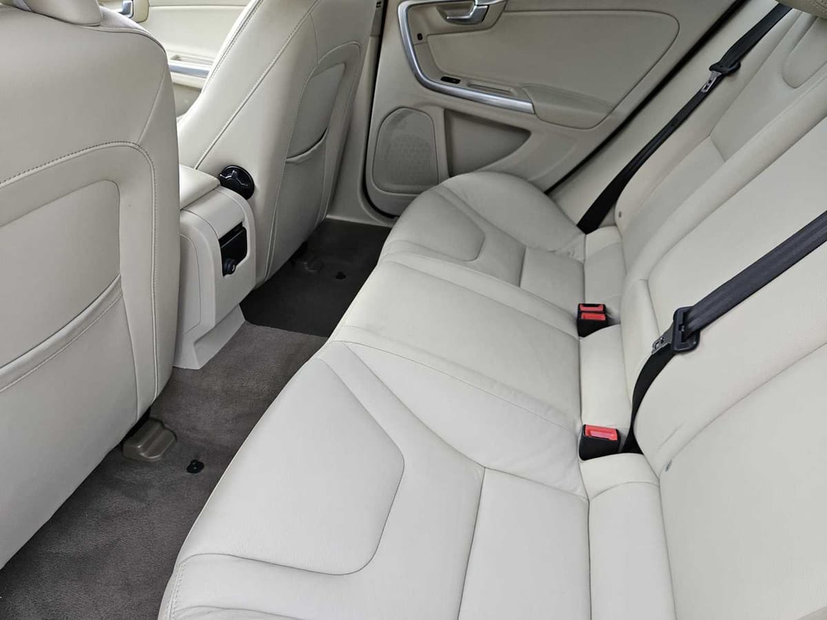 2015 Volvo S60 - Image 28