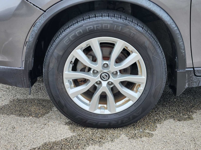2017 Nissan Rogue - Image 9