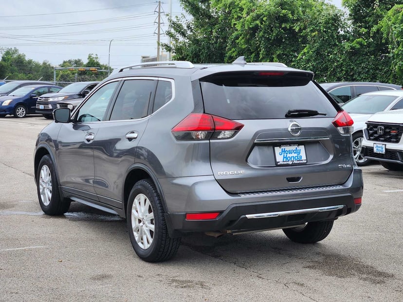 2017 Nissan Rogue - Image 5