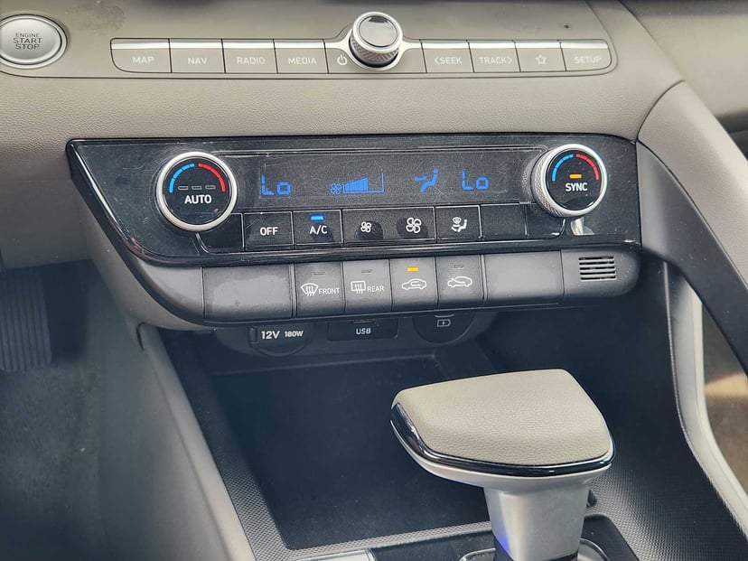 2024 Hyundai Elantra - Image 18