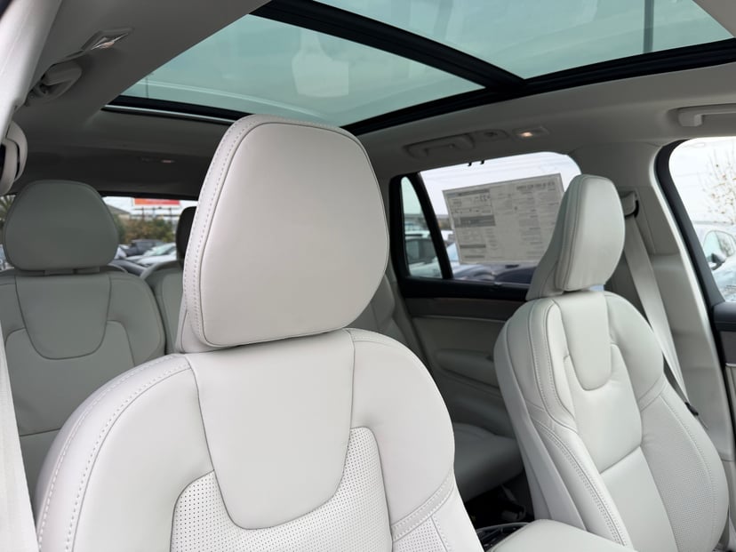 2026 Volvo XC90 - Image 9