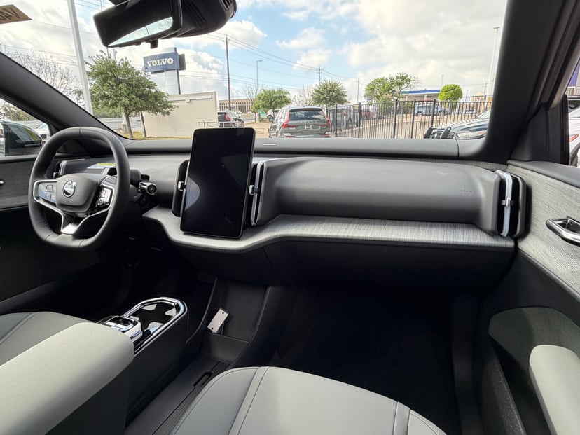 2026 Volvo EX30 - Image 10