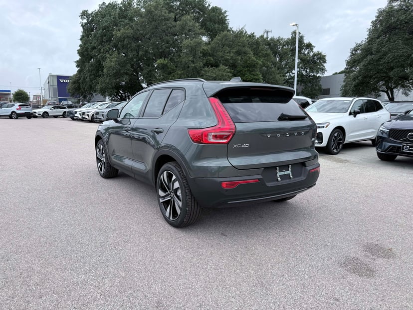 2026 Volvo XC40 - Image 2