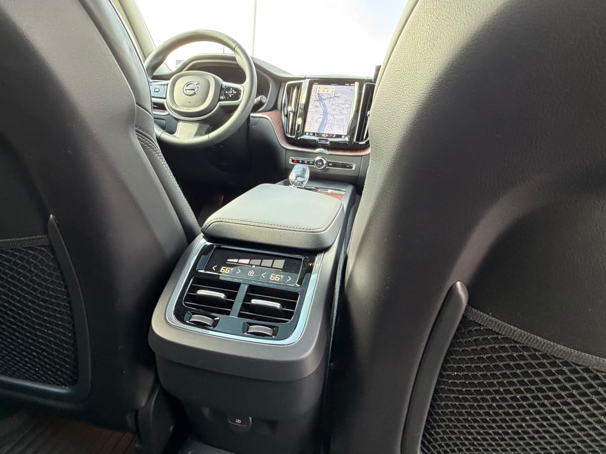 2024 Volvo XC60 - Image 15