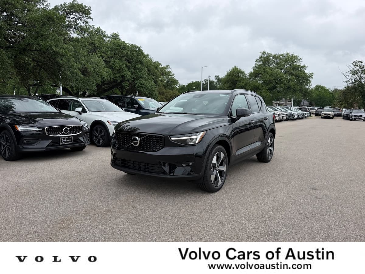 2026 Volvo XC40 - Image 1
